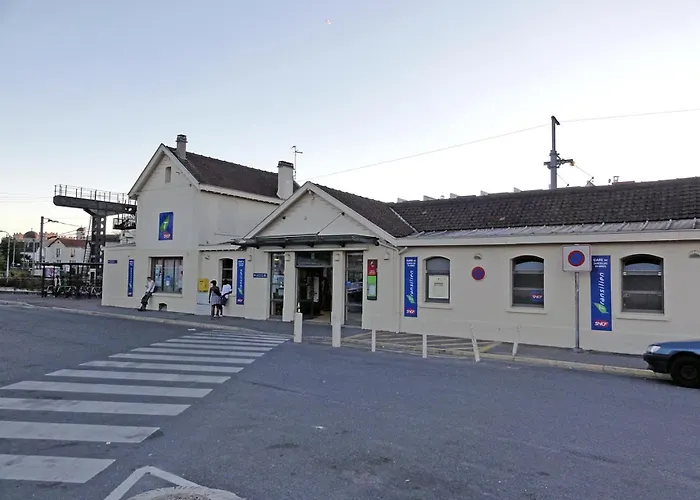 Renovated Gem 15 Mins Train To Paris